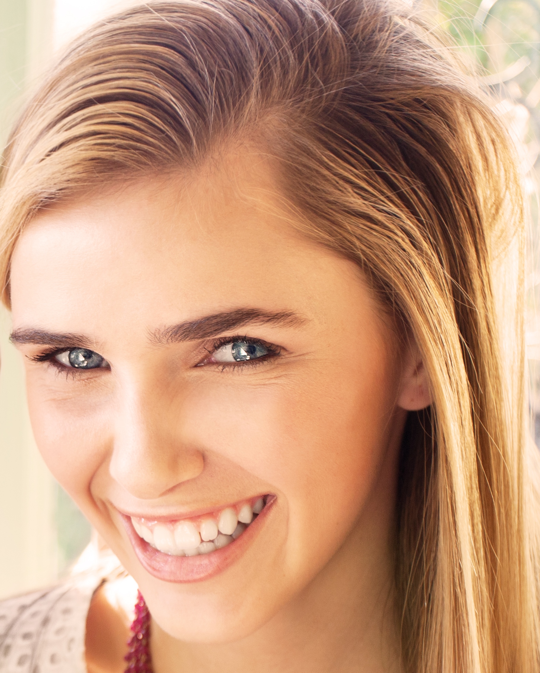 girl smiling (2) girl smiling (2)